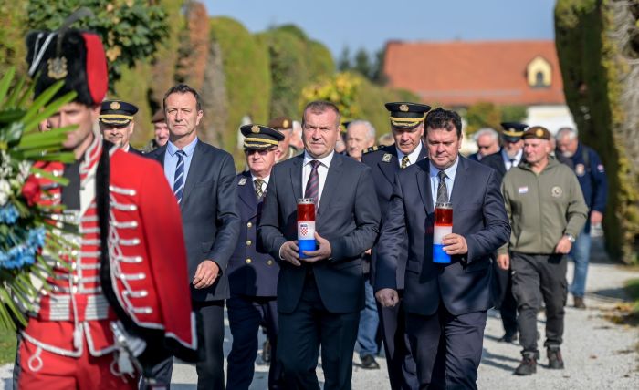 Na gradskom groblju u Varaždinu odana počast preminulim građanima, poginulim braniteljima te preminulim pripadnicima Antifa&scaron;ističkog pokreta