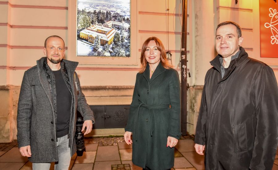 Županijska palača i ove godine pretvorena u veliki adventski kalendar