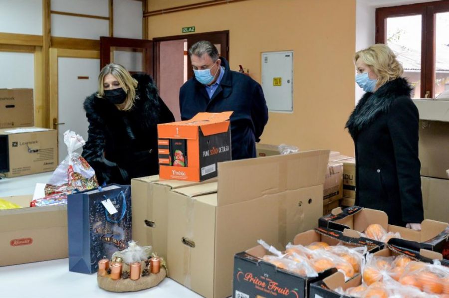 Županija darivala udomiteljske obitelji, mališane slatkim paketima, župan Radimir Čačić: “ Nikad nije bilo važnije i ljepše pomagati nego u ovo doba“