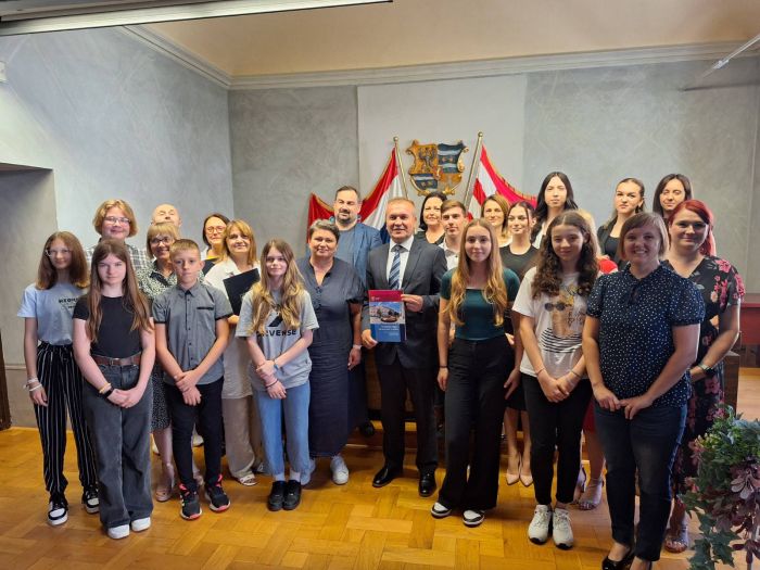 U Županijskoj palači u Varaždinu predstavljena prigodna bro&scaron;ura &bdquo;Građanski odgoj i obrazovanje u praksi 2023./2024.&ldquo;