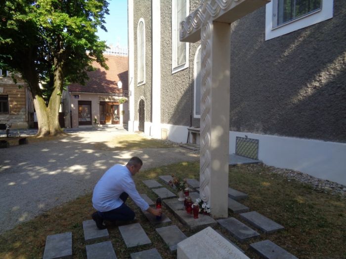 Povodom Dana neovisnosti župan Stričak  zapalio svijeću u spomen na sve poginule i preminule hrvatske branitelje