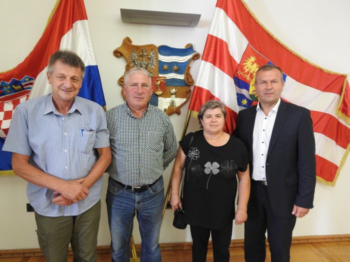 Predstavnici Društva za obilježavanje grobišta ratnih i poratnih žrtava na radnom sastanku kod župana