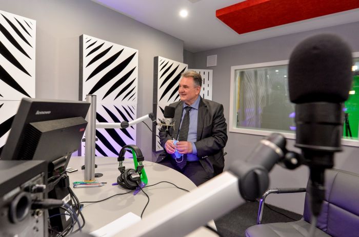 S emitiranjem u Elektrostrojarskoj školi počeo radio „Novi val“ – radio koji se gleda