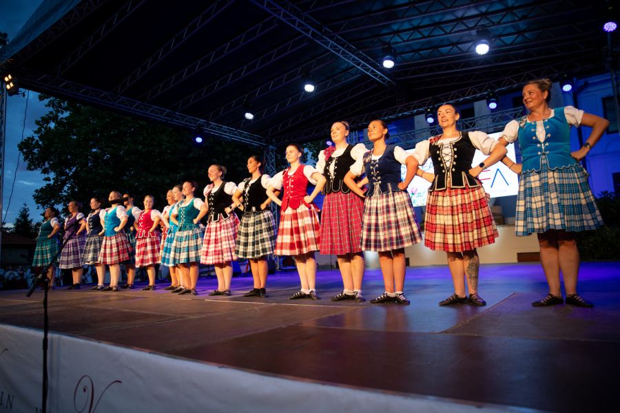 Kod Vile Bedeković svečano je otvoren 5. jubilarni Međunarodni folklorni festival COFA!
