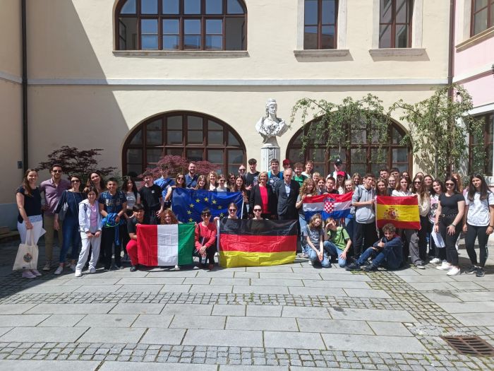 U okviru Erasmus+ projekta European Wonders of Geography učenici i njihovi profesori iz Njemačke, &Scaron;panjolske, Italije  i Hrvatske, obi&scaron;li Županijsku palaču