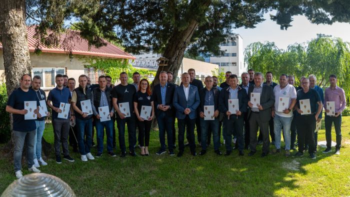 Potpisani i uručeni ugovori nogometnim klubovima &ndash; 125.000 eura za razvoj sportske infrastrukture