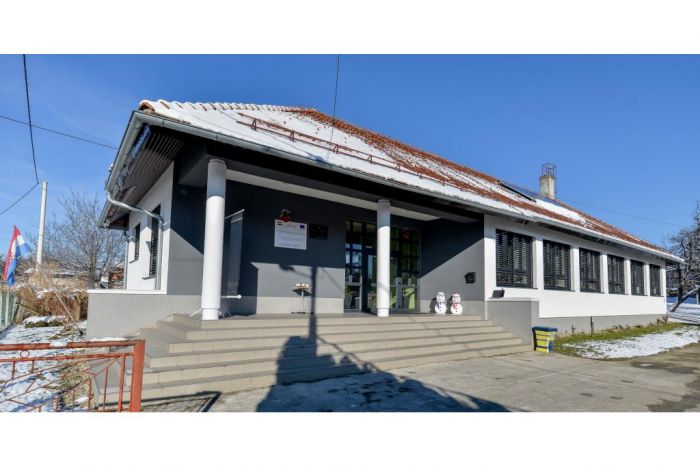 Završila energetska obnova Područnog odjela Gačice: škola ima novu fasadu i stolariju, kao i četiri solarna kolektora