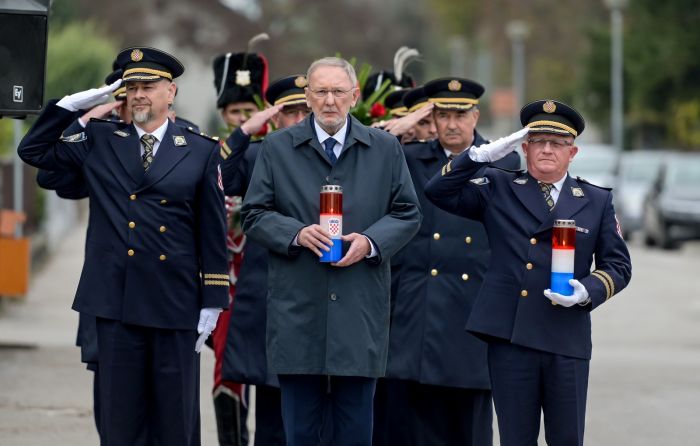 I potpredsjednik Vlade RH i ministar unutarnjih poslova Božinović odao počast poginulim pripadnicima PU Varaždin