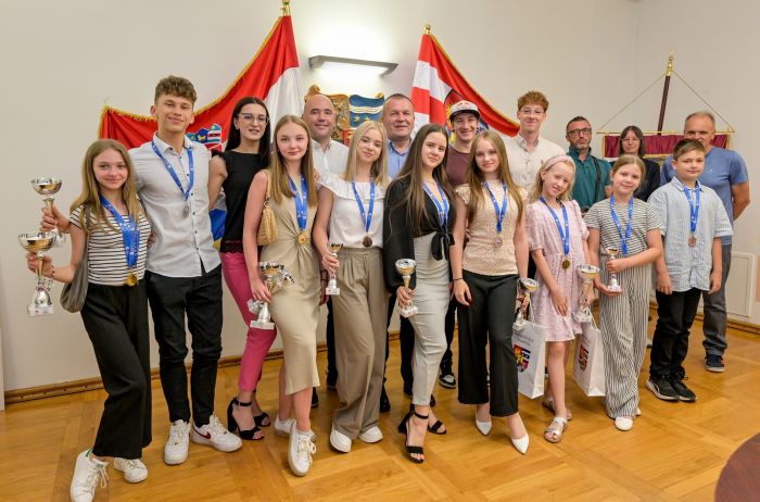 Župan Anđelko Stričak čestitao Marinu Rante&scaron;u, Mateu Žugecu i članovima Plesnog kluba Takt na osvojenim uspjesima i medaljama