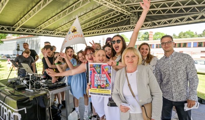 Maturanti 4. d razreda Medicinske &scaron;kole Varaždin ponosni vlasnici &bdquo;najodore&ldquo;