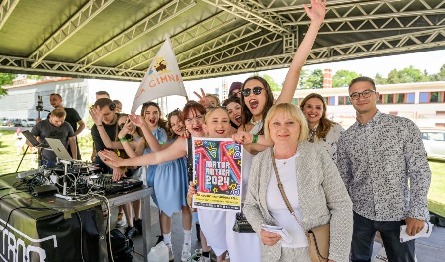 Maturanti 4. d razreda Medicinske &scaron;kole Varaždin ponosni vlasnici &bdquo;najodore&ldquo;