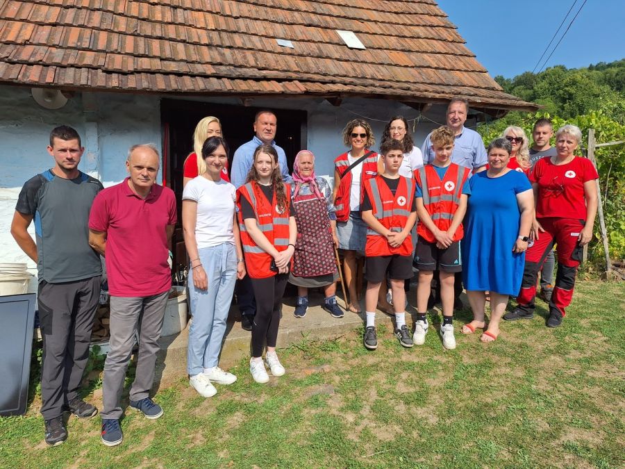 Zahvaljujući učenicima OŠ „Ivana Rangera“ iz Kamenice baka Evica dobila peć; Stričak: Ako našim učenicima pružimo priliku, oni nam pokažu da su puni empatije i ljubavi prema svom zavičaju i ljudima!